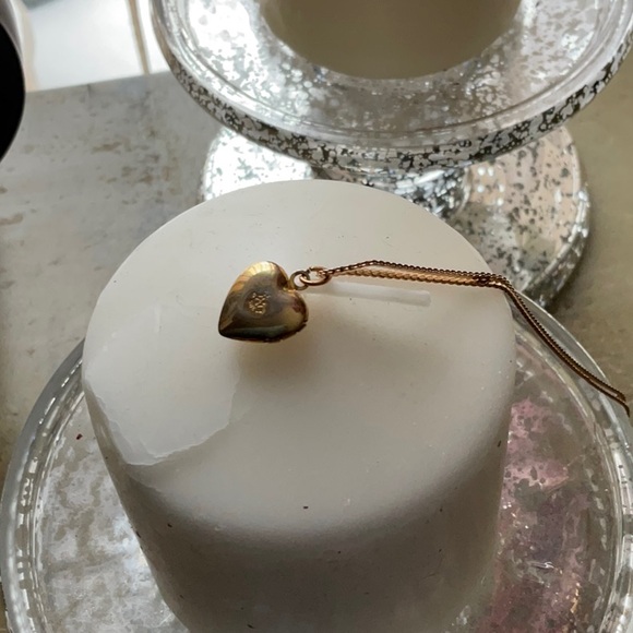 Pretty gold filled heart locket on chain. - Picture 6 of 8